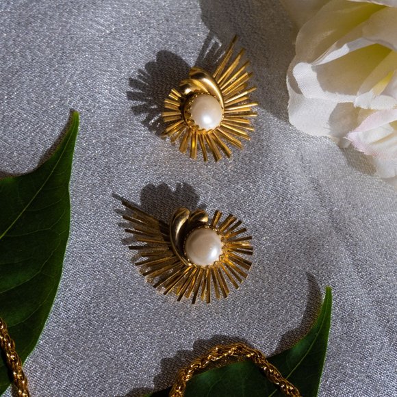 Vintage Jewelry - Dreamy vintage earrings with faux pearl